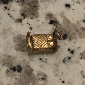 Vintage 4 Poster Bed Charm Pendant in 10K Gold with Heart Pillows